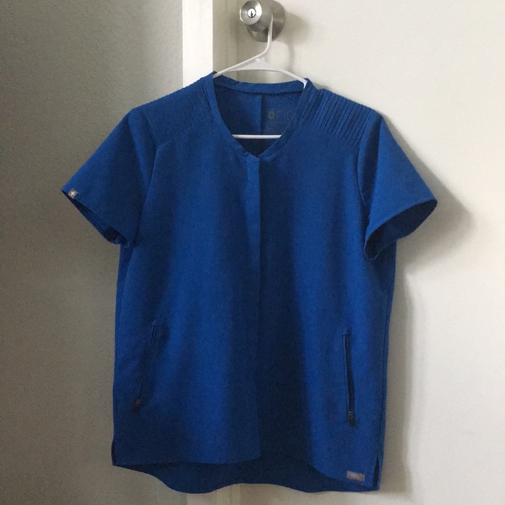 Figs scrub top